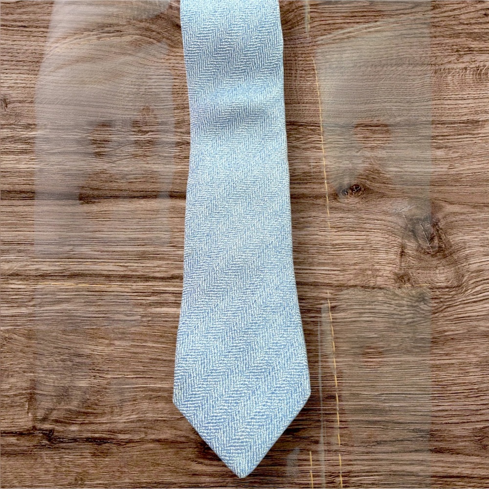 Drakes Sophisticated Light Blue Herringbone Tie